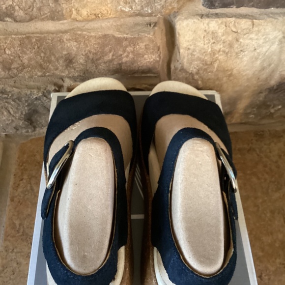 Dansko Bianca Platform Sandal Black Burnished Suede EU 38 US 7.5-8 Women Shoes - Picture 9 of 9